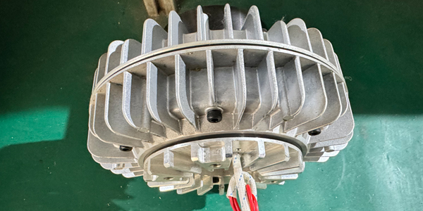 为什么包装机设备选择磁粉刹车器运行更稳定？