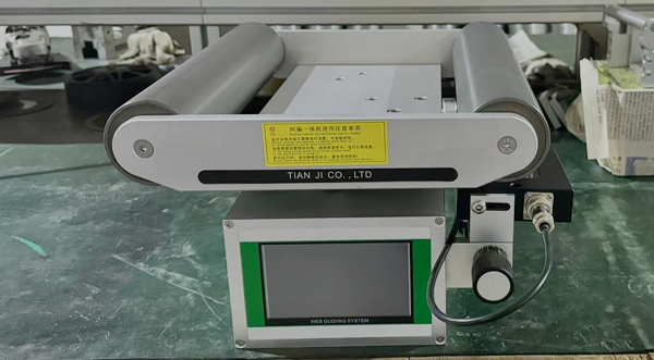 制袋机收放卷偏离？纠偏机助您解决难题