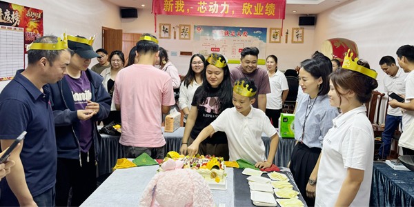 温暖相聚，共庆美好时光