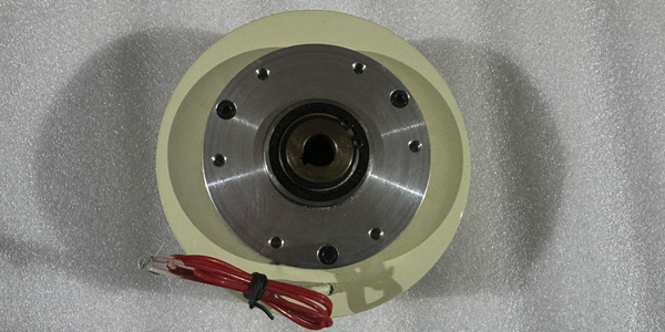 台灵磁粉离合器：为什么它是收卷机的最佳选择？